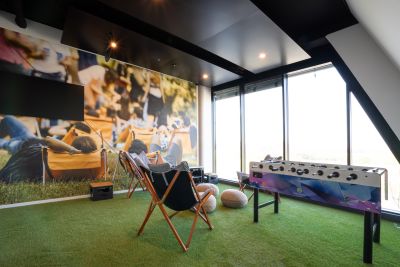 In Fußballstadionatmosphäre seine wohlverdiente Ruhepause genießen