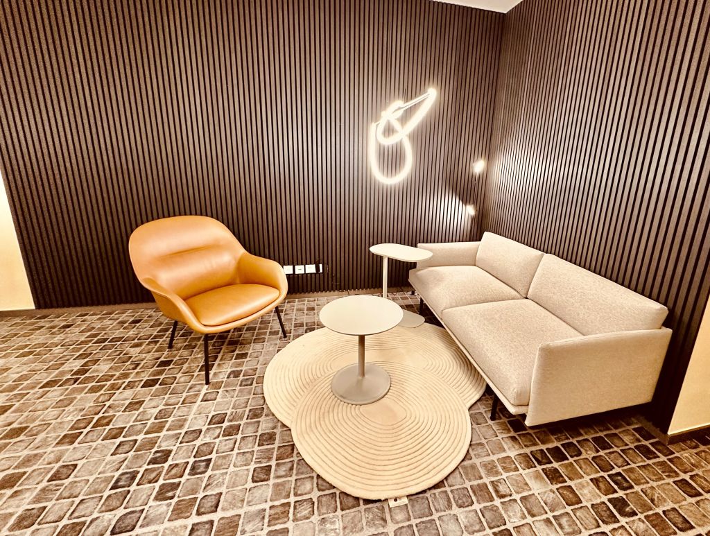 Eine neue gemütliche Eishockey-Lounge für die Krefeld Pinguine