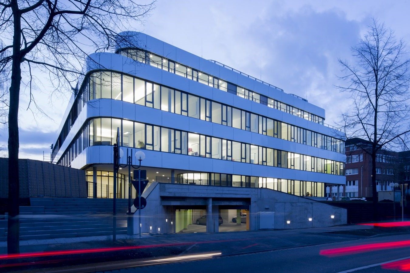 Aussenansicht Bürokomplex - Sauberes und sicheres Drucken für den Gesundheitsspezialist