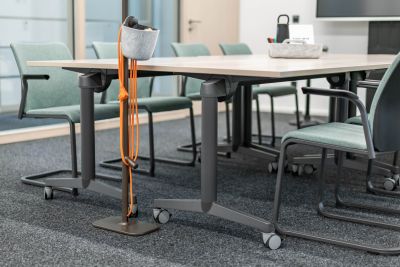 Mobile Stromversorgung - Aufgrund seines geringen Gewichts kann das Strompult jederzeit vom Teambereich in Gemeinschaftsbereiche mitgenommen werden.