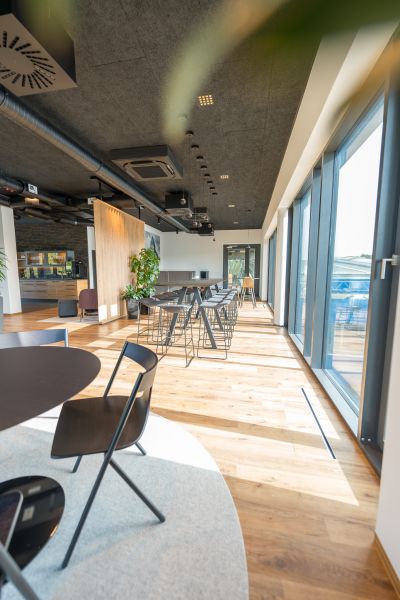 Das Work Café - der zentrale Teffpunkt und repräsentative Raum für Veranstaltungen