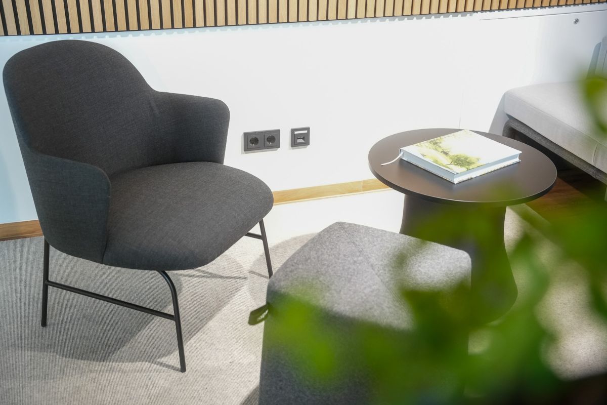 Eleganter und schlichter Relaxsessel im cleanen Design