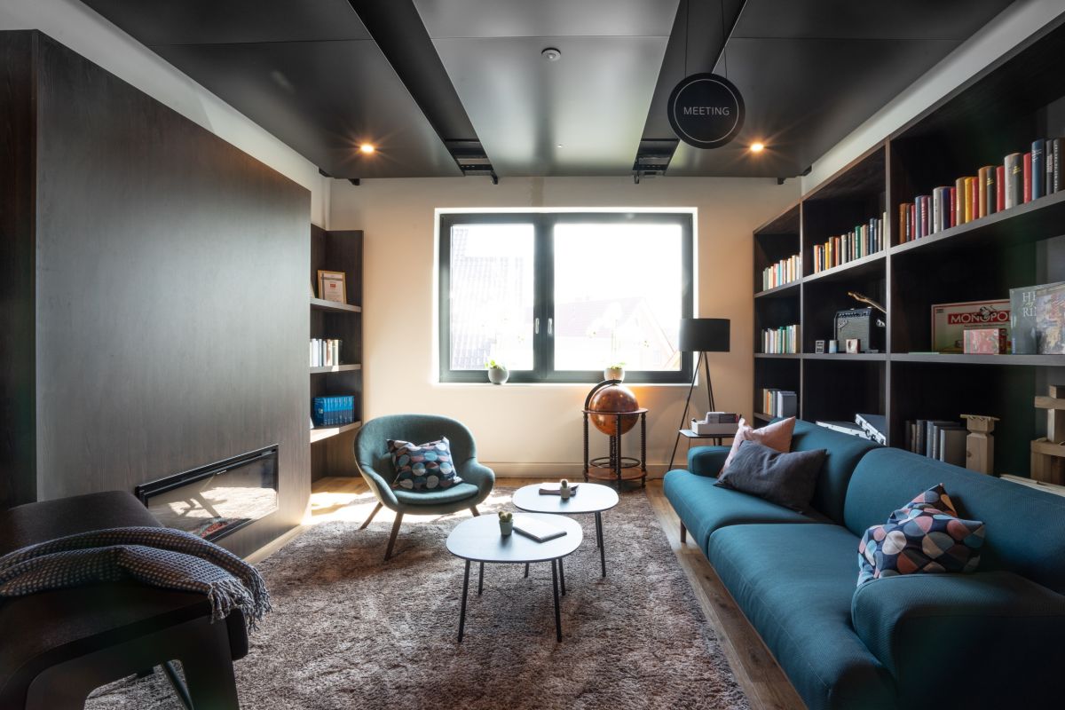 Ein Besprechungszimmer mit Wohnzimmercharakter