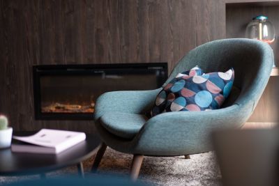 Sessel mit Beistelltisch