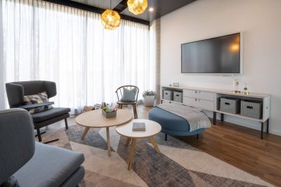 Ruhiger Besprechungsbereich mit Wohnzimmerflair