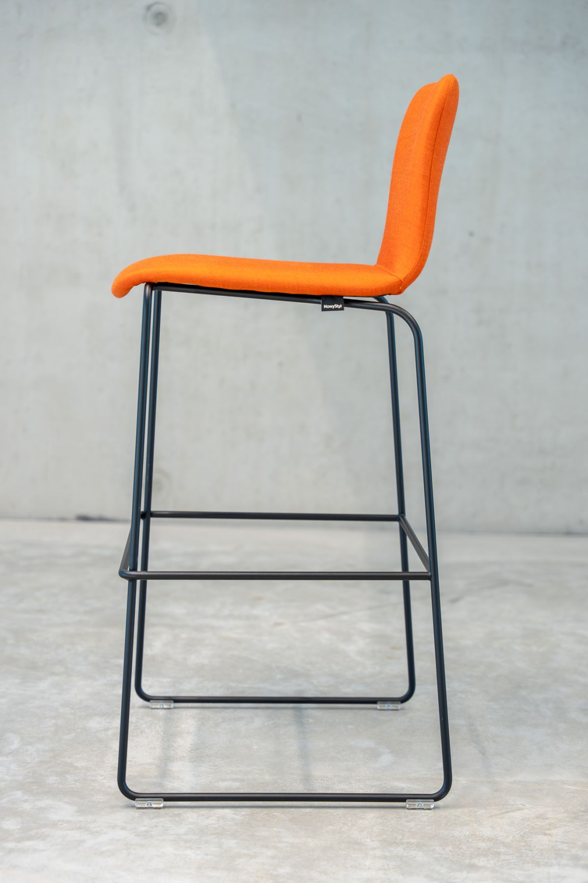 Mehr Vielfalt beim Sitzen bietet der Barhocker, der den Positionswechsel perfekt unterstützt