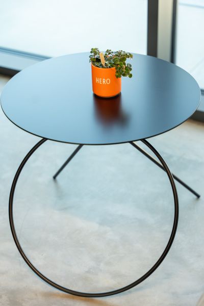 Cooler Beistelltisch - Minimalismus trifft auf Design