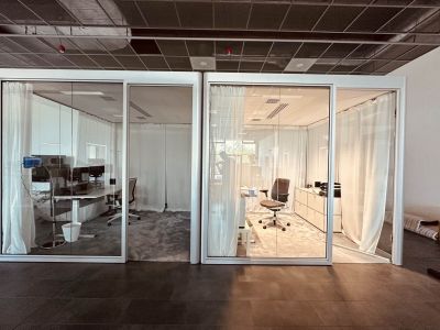 Die Work Cubes dienen auch als Zonierung in der offene Bürostruktur