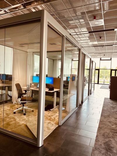 Akustisch wirksame Raum in Raum Lösung für fokussiertes arbeiten