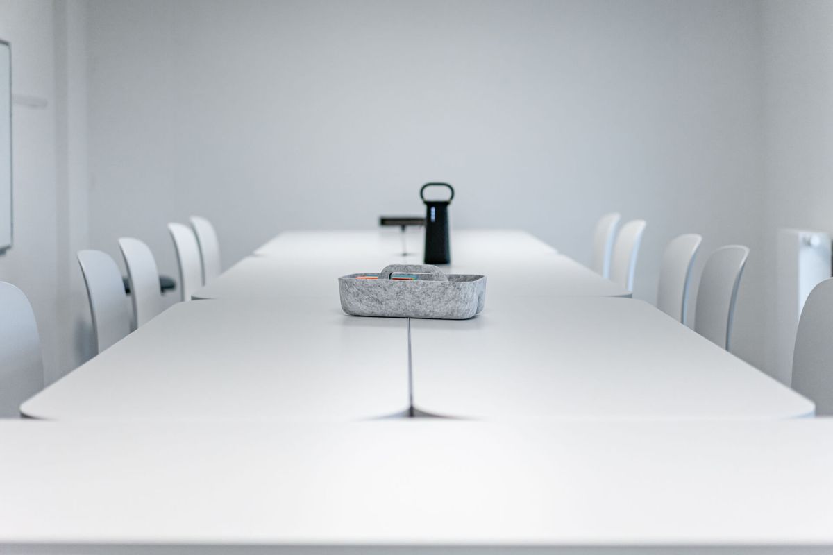 Aktive Lernumgebungen, da bei Bedarf die verschiedenen Lern- und Lehrarten schnell und einfach durch das flexible Mobilar neu gestaltet werden kann